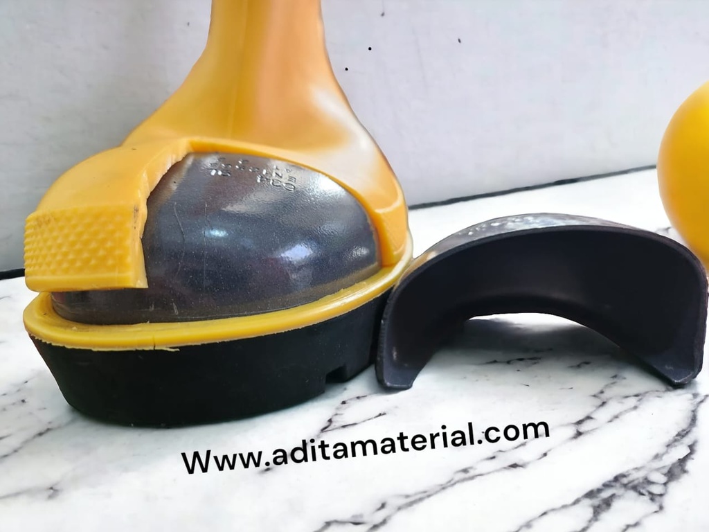 SEPATU BOAT KAKI BAJA karet ujung besi steel No. 42 (AA)