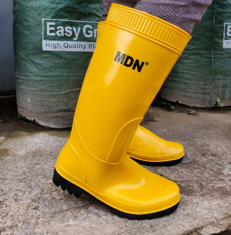 SEPATU BOAT MDN SIZE 42 KUNING PANJANG (AA)