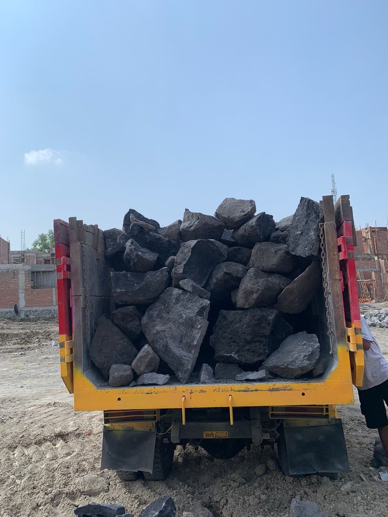 BATU PONDASI / BATU PASANG (1 RIT= 8 KUBIK)