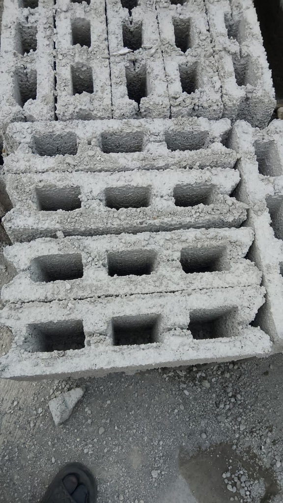 BATAKO LUBANG 37X10X18cm (AA)