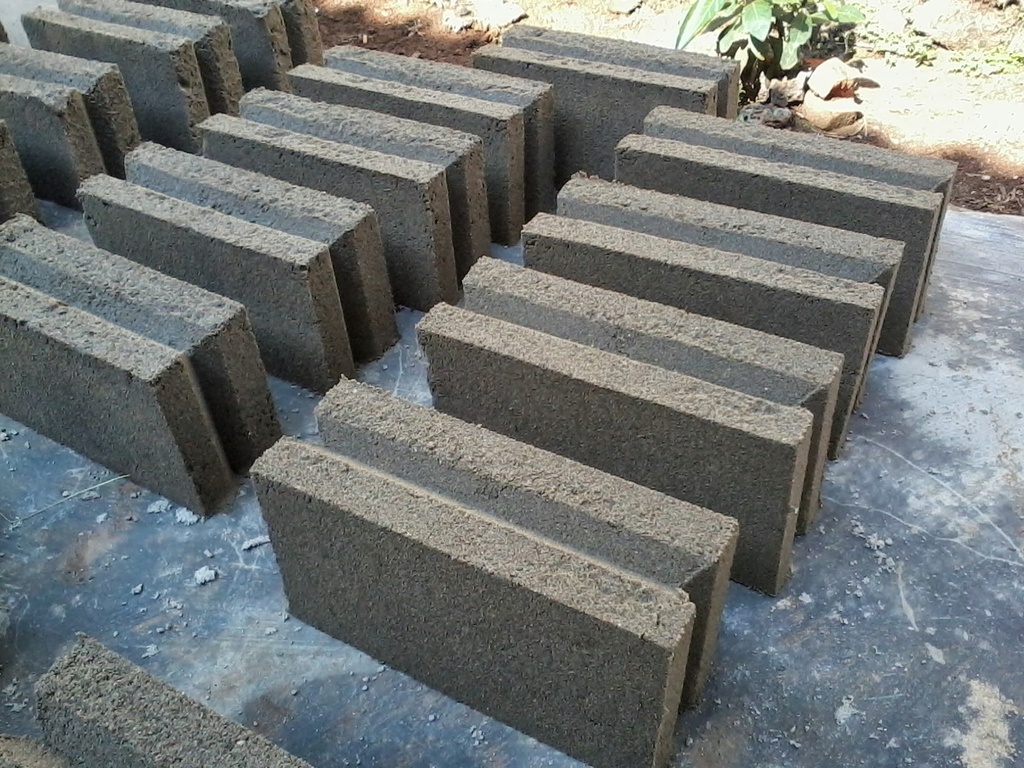 BATAKO PADAT/FULL 30X10X15CM