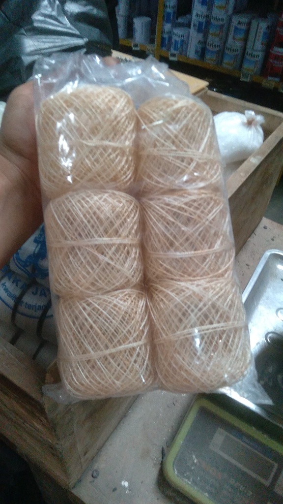 BENANG NYLON CREAM (1PAK=10BJ)