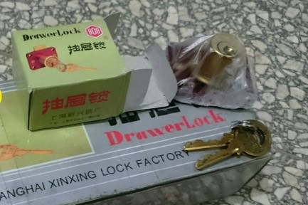 [75790298 (AA)] KUNCI LACI 808 KECIL Ø 16MM (AA)