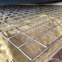 [75305047 (AA)] WIRE MESH/ NAIL WIRE 120X240 - 3MM 4X4CM - MERAH (AA)